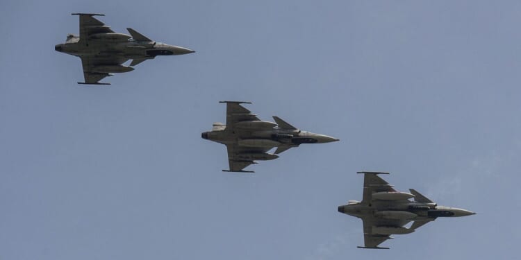 Sweden supplying Ukraine with next-generation jet fighter that can operate from austere locations