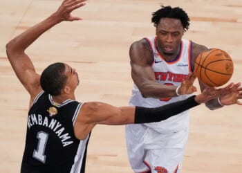 Knicks set record for biggest NBA Finals comeback, beat Spurs in Game 4