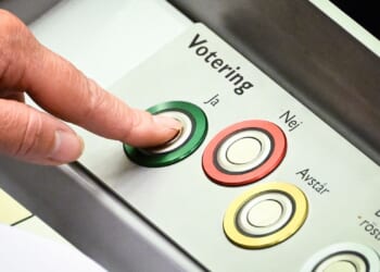 Sweden requires public workers to report migrants not authorized to live there
