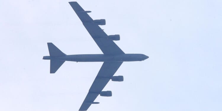 B-52 bomber crashes at Edwards Air Force Base in California