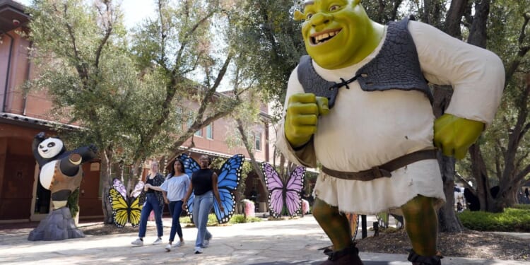 ‘Shrek 5’ trailer drops with original cast, new children