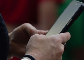 Christian mobile carrier blocks pornography at network level