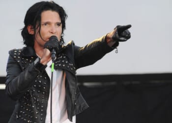 Corey Feldman says food poisoning, not serious illness, caused in-flight medical scare