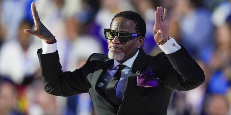 D.L. Hughley calls White House UFC crowd ‘racists’ in social media tirade