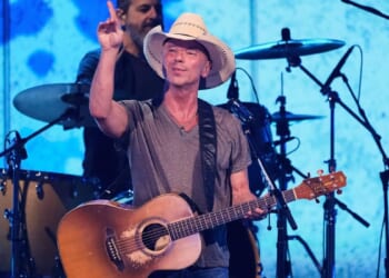 Country singer Kenny Chesney says it’s not his place to tell people ‘how to vote’