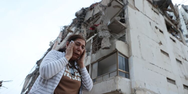 Trump pledges to help Venezuela recover from massive earthquakes
