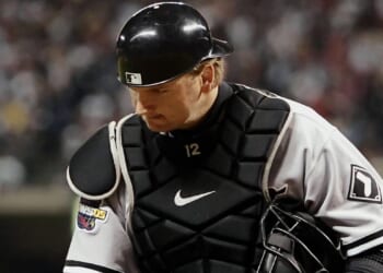 Ex-White Sox catcher A.J. Pierzynski gives ball from 2005 World Series to Pope Leo XIV