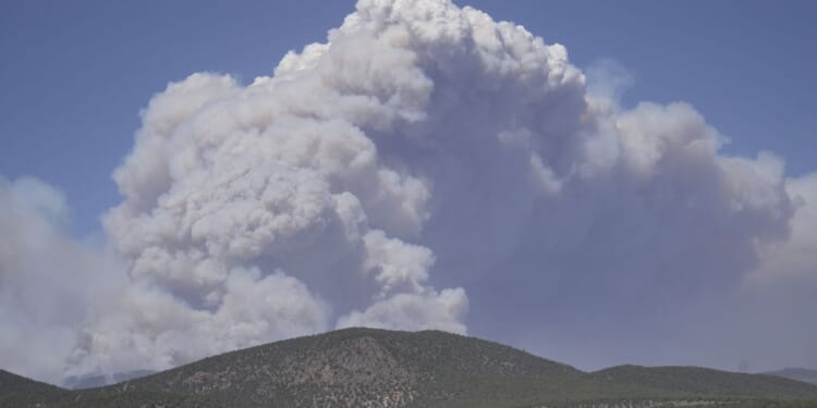 Dangerous weather hampers firefighters and leads to fireworks bans in western U.S.