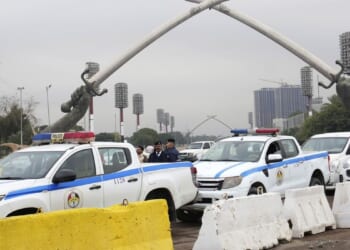Iraqi officials, including lawmakers, arrested on corruption charges in overnight raid