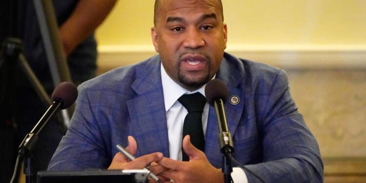 Mississippi district attorney pleads guilty to bribery conspiracy and resigns