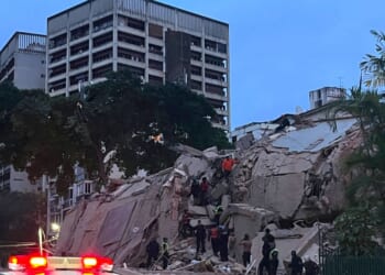 Rescuers search for victims in a collapsed building following an earthquake in Caracas Wednesday evening. A magnitude 7.1 earthquake struck Venezuela on Wednesday, the United States Geological Survey reported, triggering panic in Caracas, according to AFP journalists.