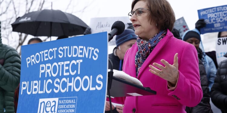 Rep. Suzanne Bonamici speaking outdoors