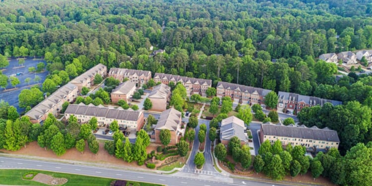 A neighborhood in Georgia is shown amidst a backdrop of trees.