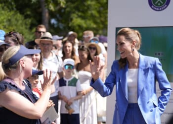 Princess Kate greets fans at Wimbledon and sits next to Andy Murray to watch the tennis