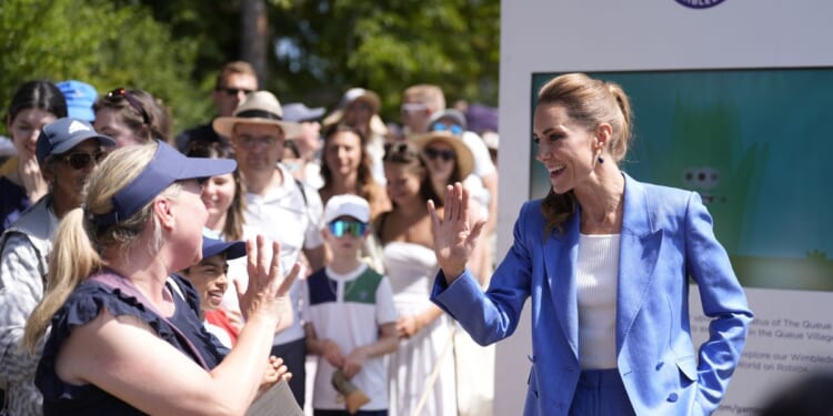 Princess Kate greets fans at Wimbledon and sits next to Andy Murray to watch the tennis