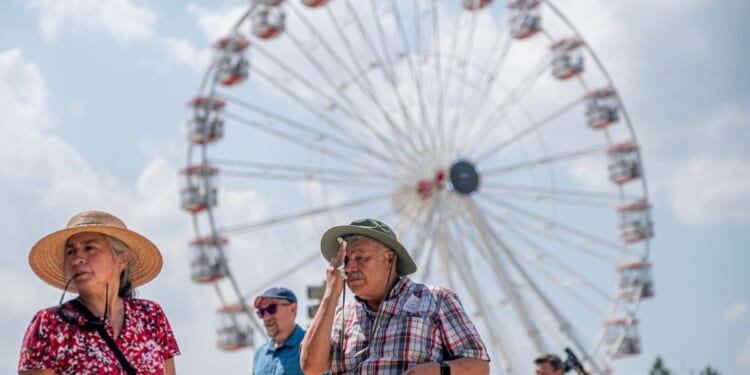 Freedom 250 organizers delay entry into fireworks viewing area due to heat