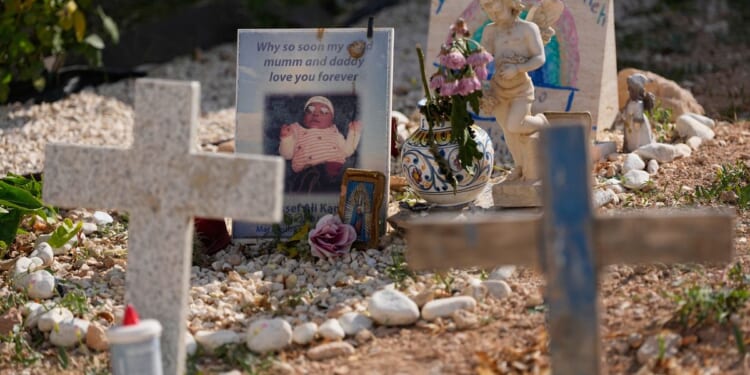 Pope marks July 4 by praying in Lampedusa for migrants who died seeking freedom and prosperity