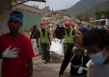 As quake rescue effort winds down, Venezuelans are left alone to recover their dead