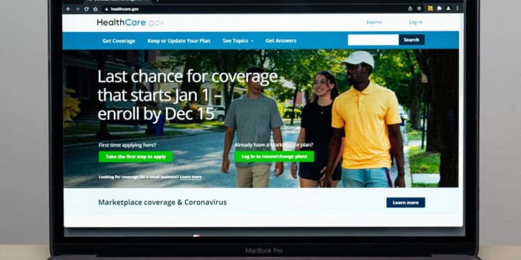 Obamacare rolls shrank dramatically in many states over the past year, new federal data shows