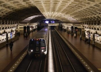 Metro Green and Yellow train service hampered by heat-warped rail