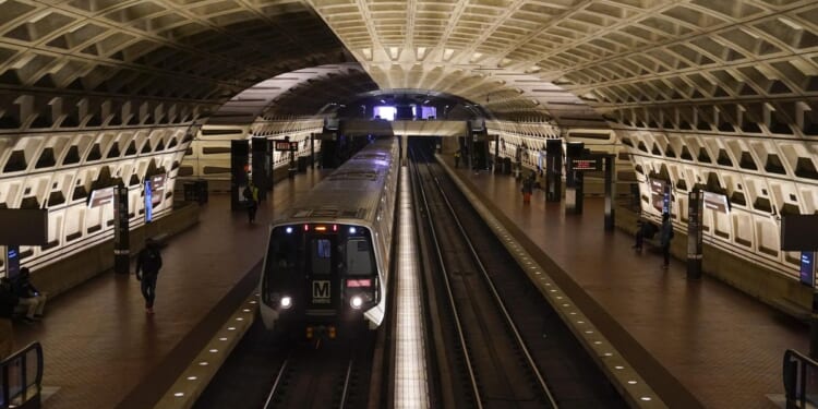 Metro Green and Yellow train service hampered by heat-warped rail