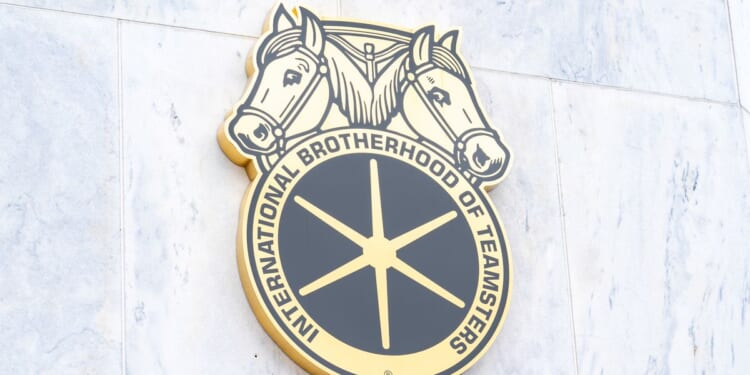 Teamsters veer between GOP and Democrats in Ohio’s big races