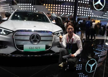 Major German carmakers hit by steep China sales plunge as competition heats up