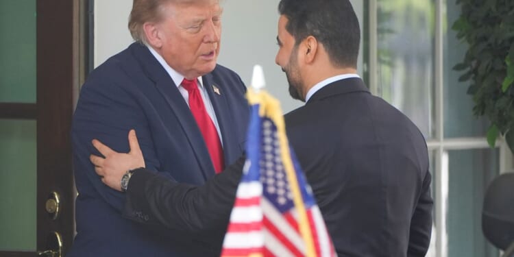 Trump hosts Iraqi leader at critical juncture in Iran conflict