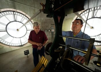 House passes bill to lock the clock on daylight saving time