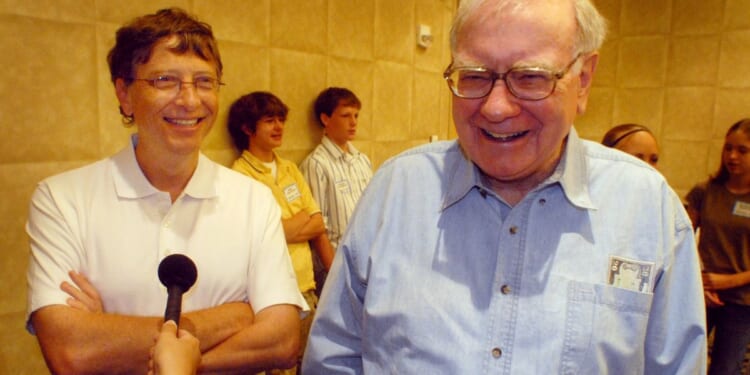 Warren Buffett explains why his kids, not the Gates Foundation, will now give away all his fortune