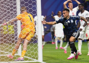 Argentina rallies again to reach World Cup final by beating England