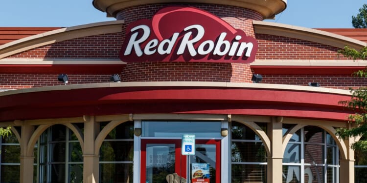 Red Robin closes more restaurants under debt-reduction plan to close 70 locations