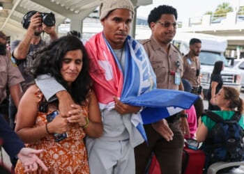 Cuban artist and dissident exiled from country after 5 years in prison arrives in U.S.