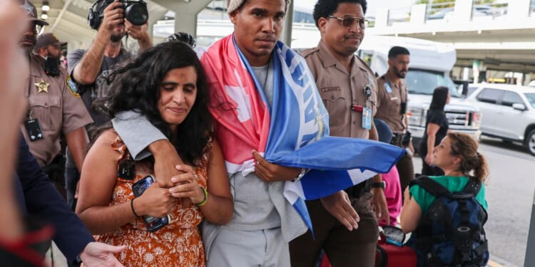 Cuban artist and dissident exiled from country after 5 years in prison arrives in U.S.