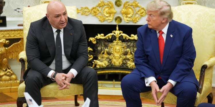 Trump promises U.S. help for Lebanon during a White House meeting with its president