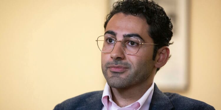 Court overturns ruling that freed pro-Palestinian protester from immigration detention