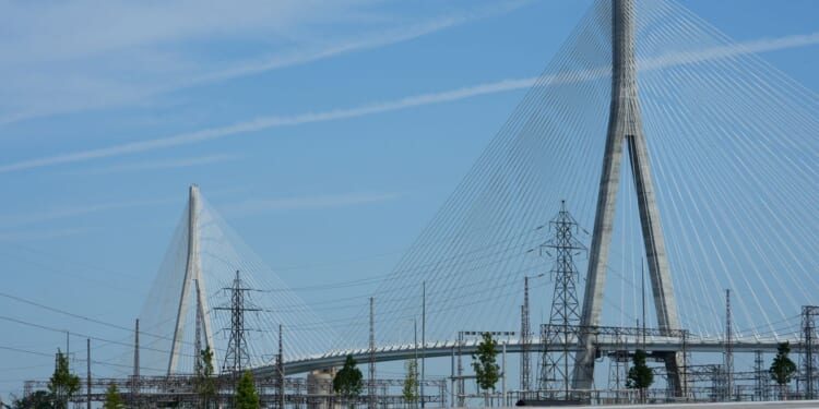 Canada celebrates new bridge to U.S. during tariff troubles with Trump