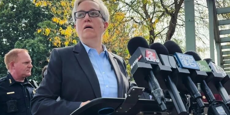 Oregon governor warns migrants to be wary of ICE impersonators
