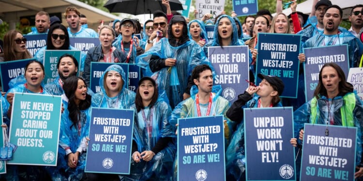 WestJet reaches tentative deal with flight attendants after brief strike snarled traffic