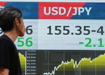 U.S. dollar weakens sharply against the Japanese yen after market interventions