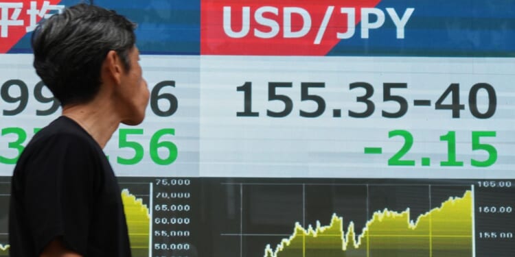 U.S. dollar weakens sharply against the Japanese yen after market interventions