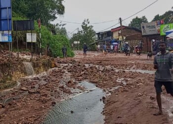 Sri Lanka closes schools as floods and mudslides triggered by heavy rains kill 7