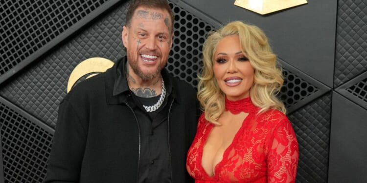 Singer Jelly Roll steps away from touring to “heal” following divorce