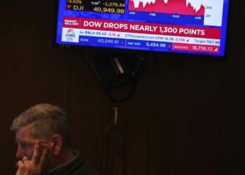 U.S. stocks sway in mixed trading as more earnings reports roll in