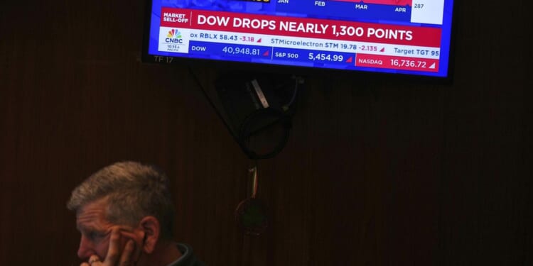 U.S. stocks sway in mixed trading as more earnings reports roll in