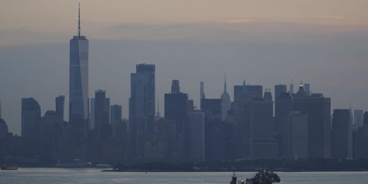 Boat capsizes in New York Harbor, woman and 5-month-old baby die