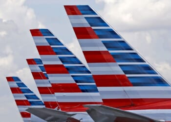 2 planes with the same flight number avoid possible disaster thanks to quick-thinking controller