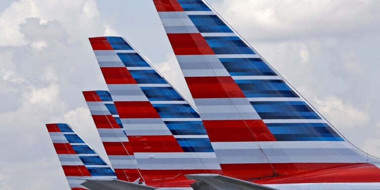 2 planes with the same flight number avoid possible disaster thanks to quick-thinking controller