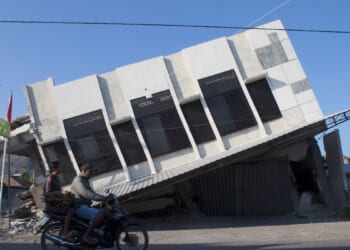 Thousands in Indonesia await aid after quake kills 68, overshadowing Independence Day