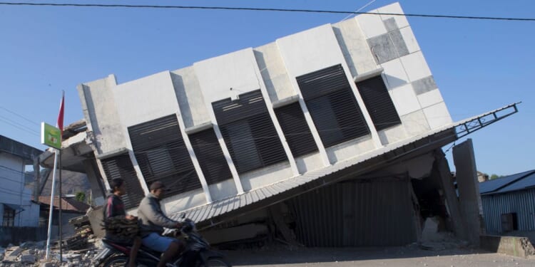 Thousands in Indonesia await aid after quake kills 68, overshadowing Independence Day